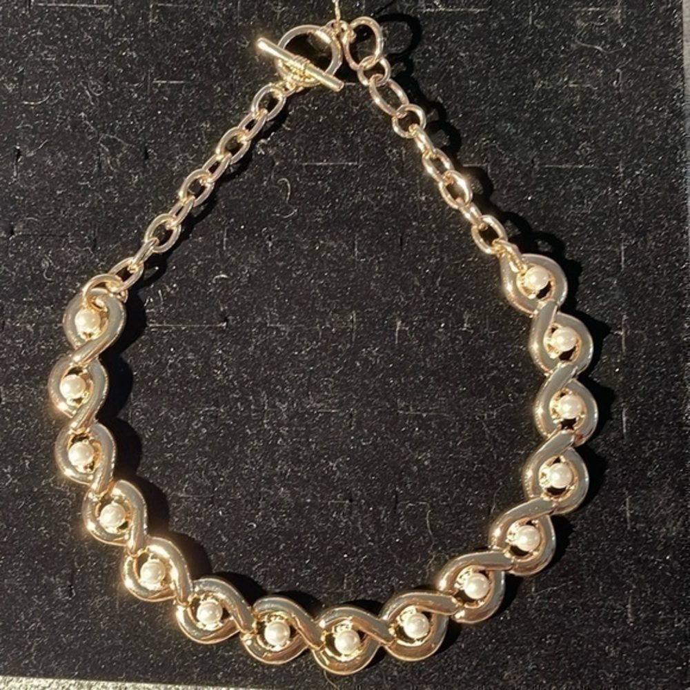 Anthropologie Chunky Structured Pearl Necklace. NEW